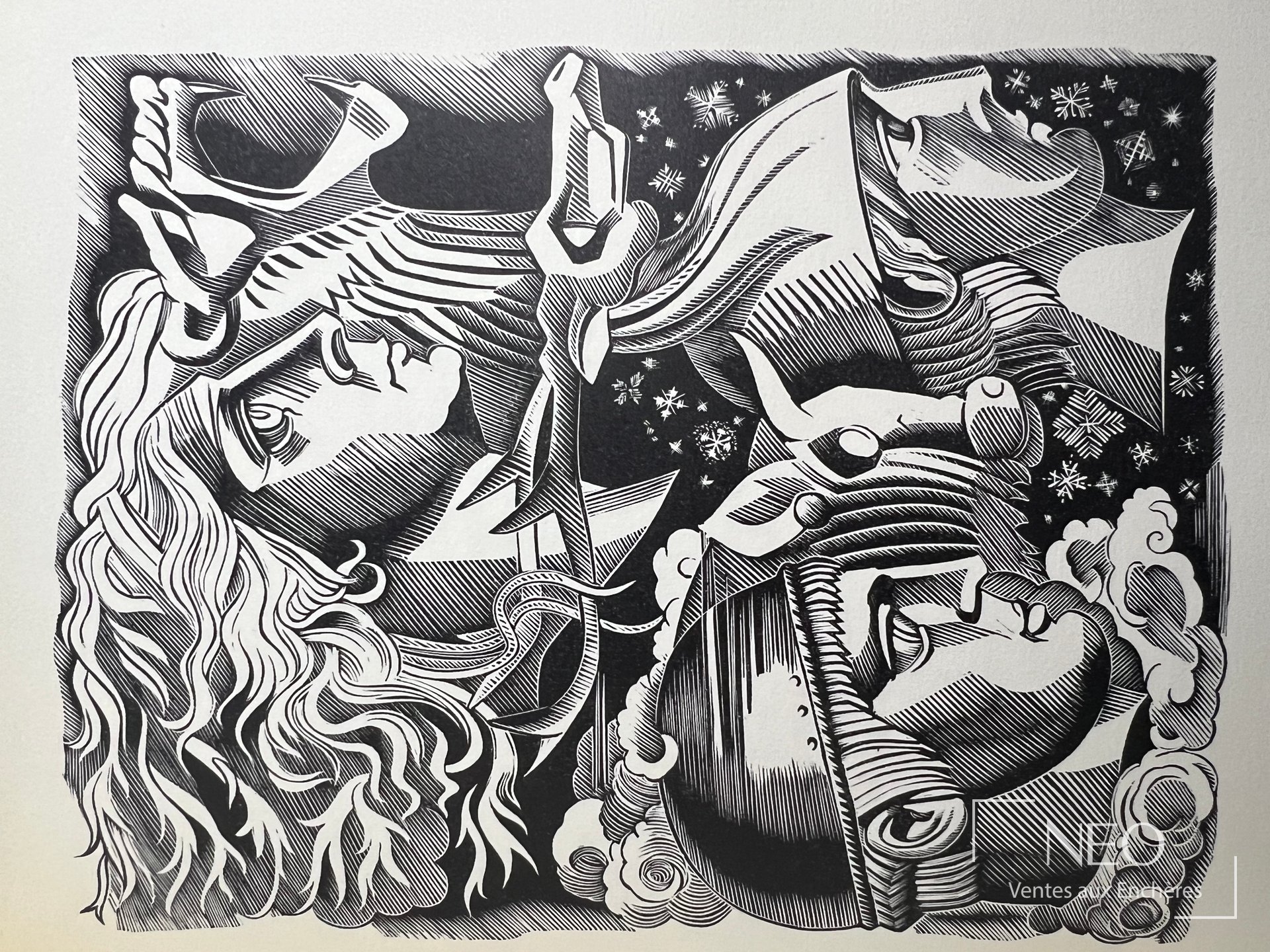 Bois original en noir et blanc représentant des visages stylisés et des formes abstraites