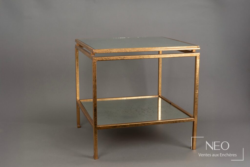 Table basse quadripodes en laiton doré avec plateaux en verre