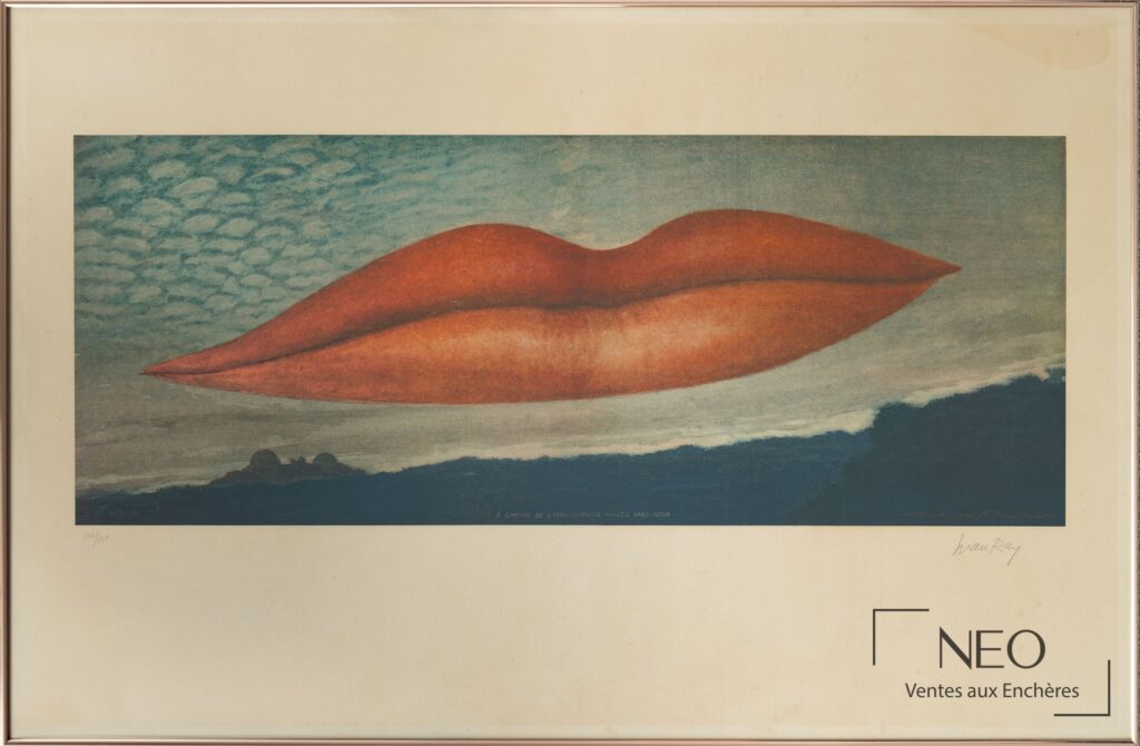 Photolithographie en couleurs de Man Ray montrant des lèvres flottantes sur fond de ciel