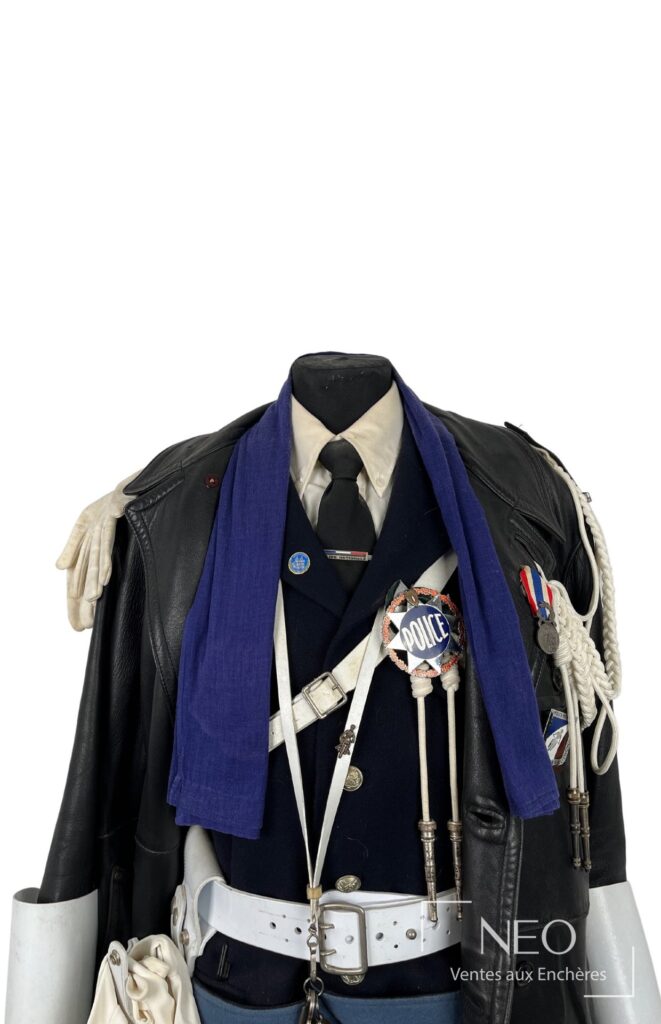 Mannequin de motocycliste de la Police nationale habillé