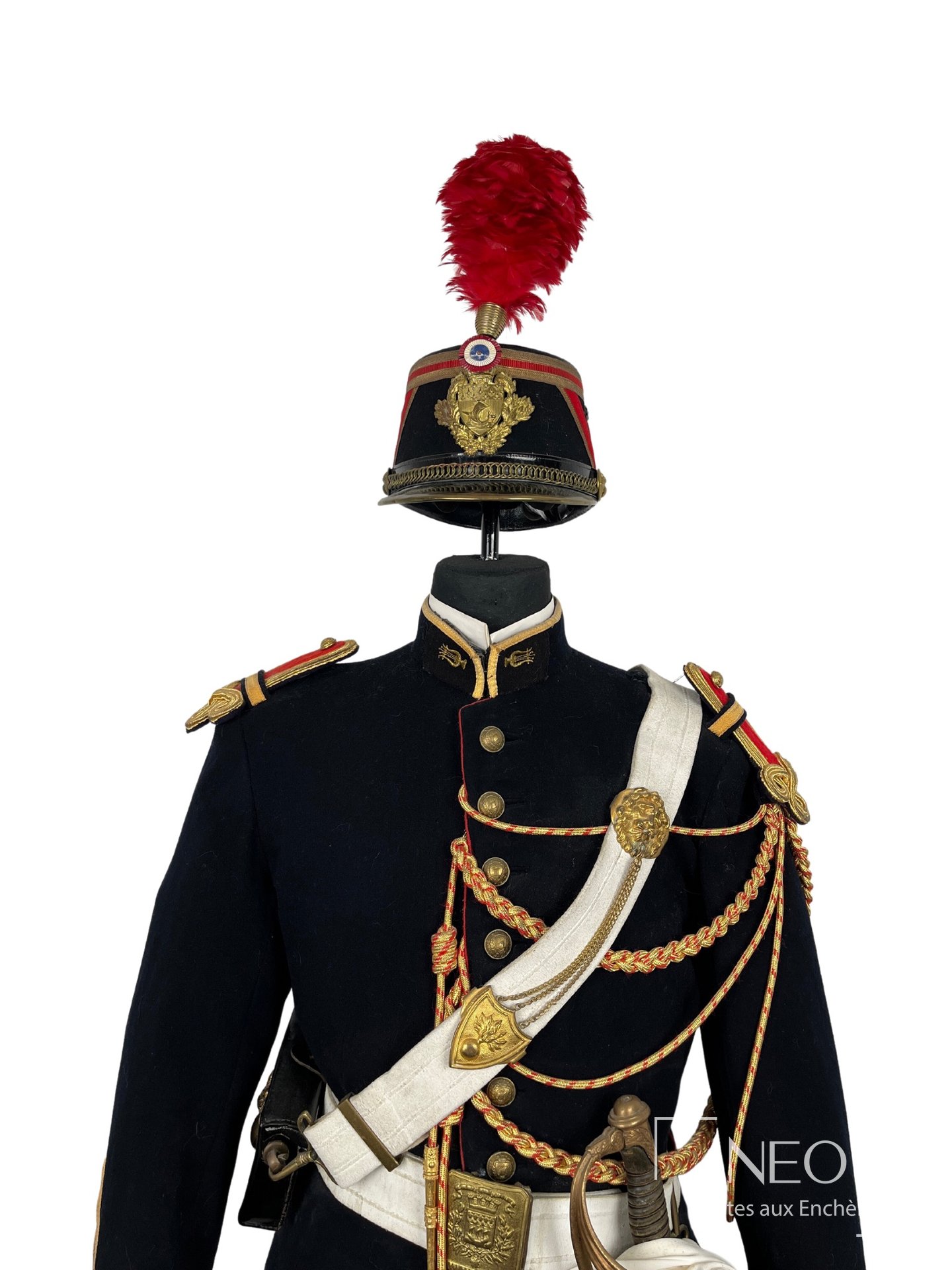 Mannequin de musicien de la Garde républicaine avec shako à plumet rouge et uniforme noir