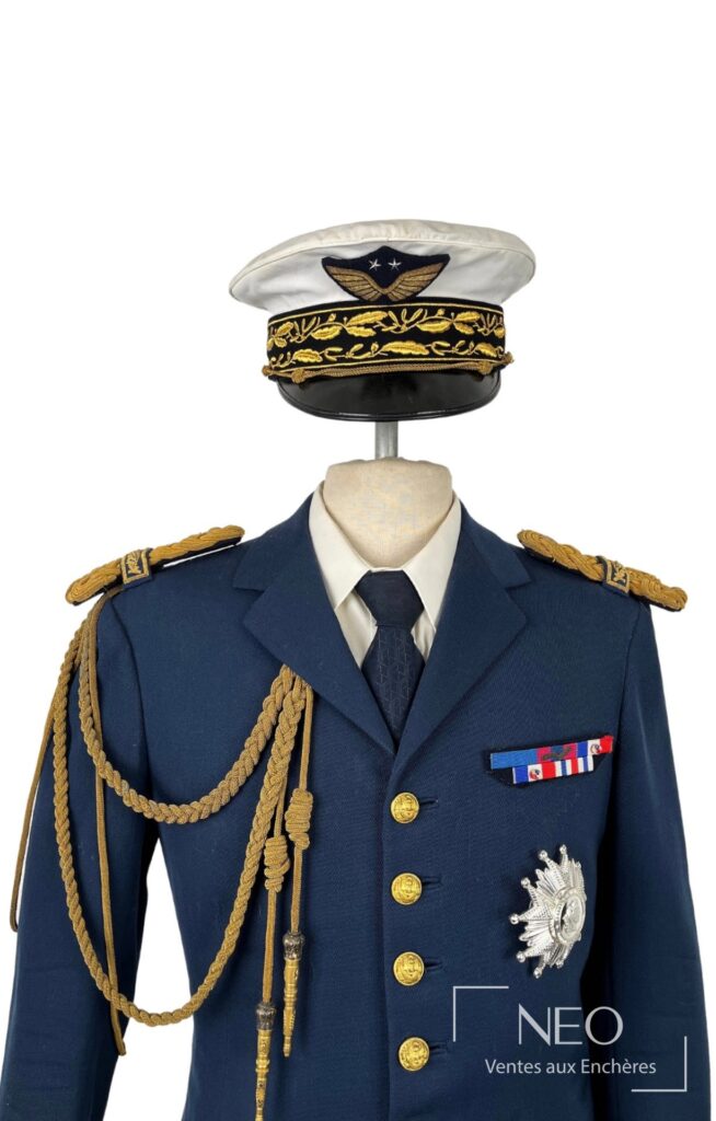 Mannequin d’officier général de l’armée de l’air avec casquette
