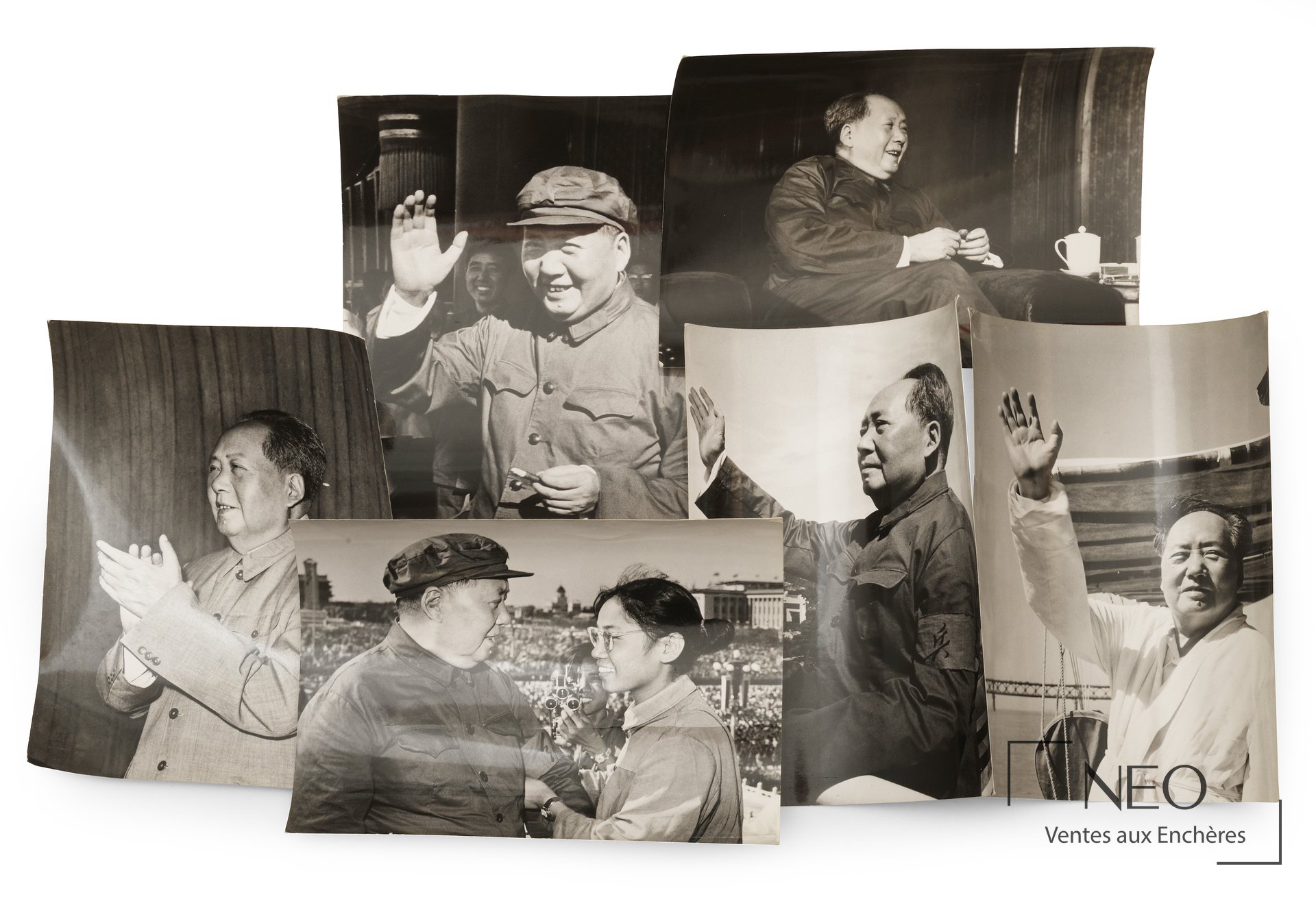 Sept tirages photographiques en noir et blanc montrant Mao Zedong dans différentes poses