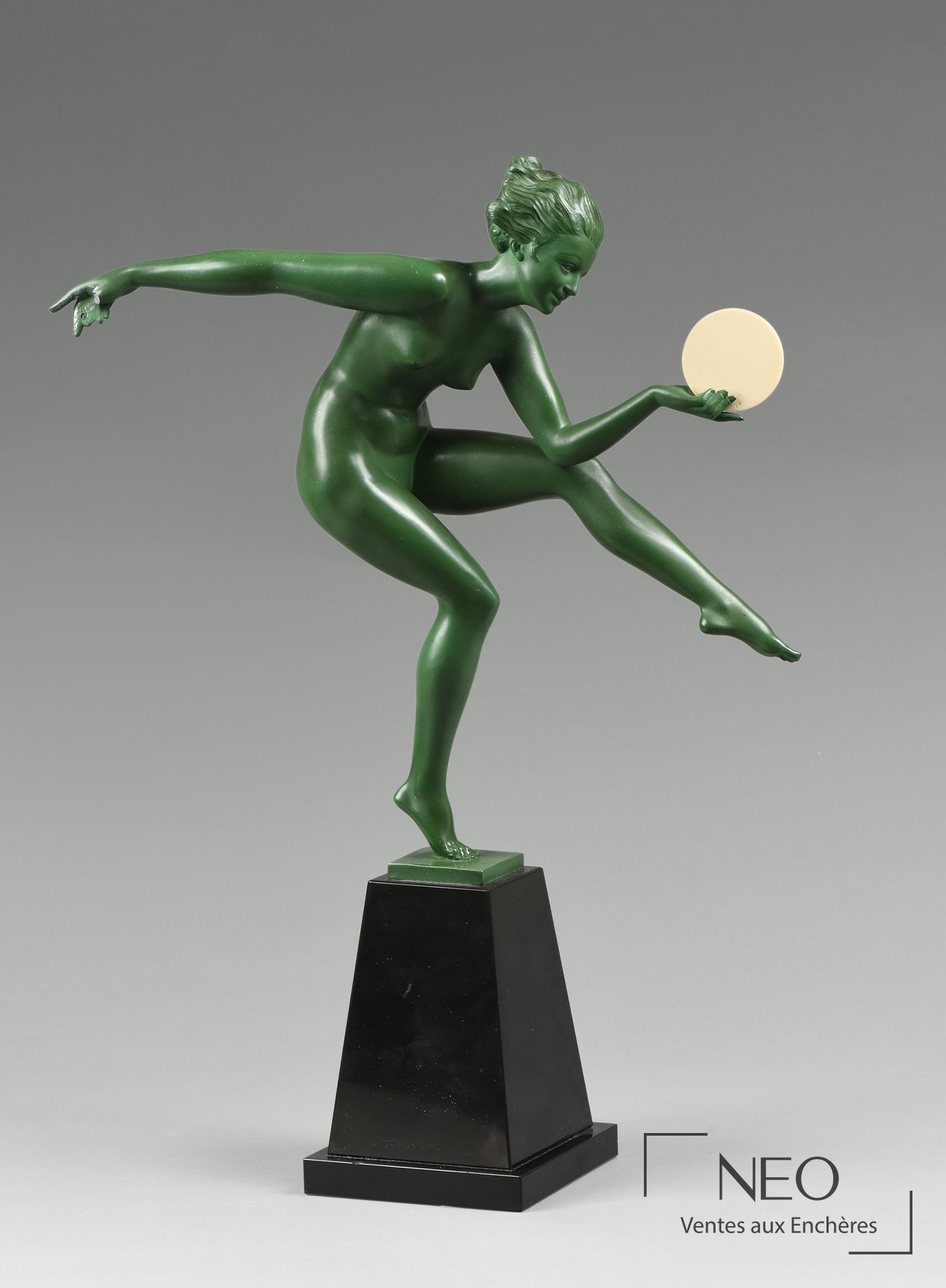 Danseuse verte de face