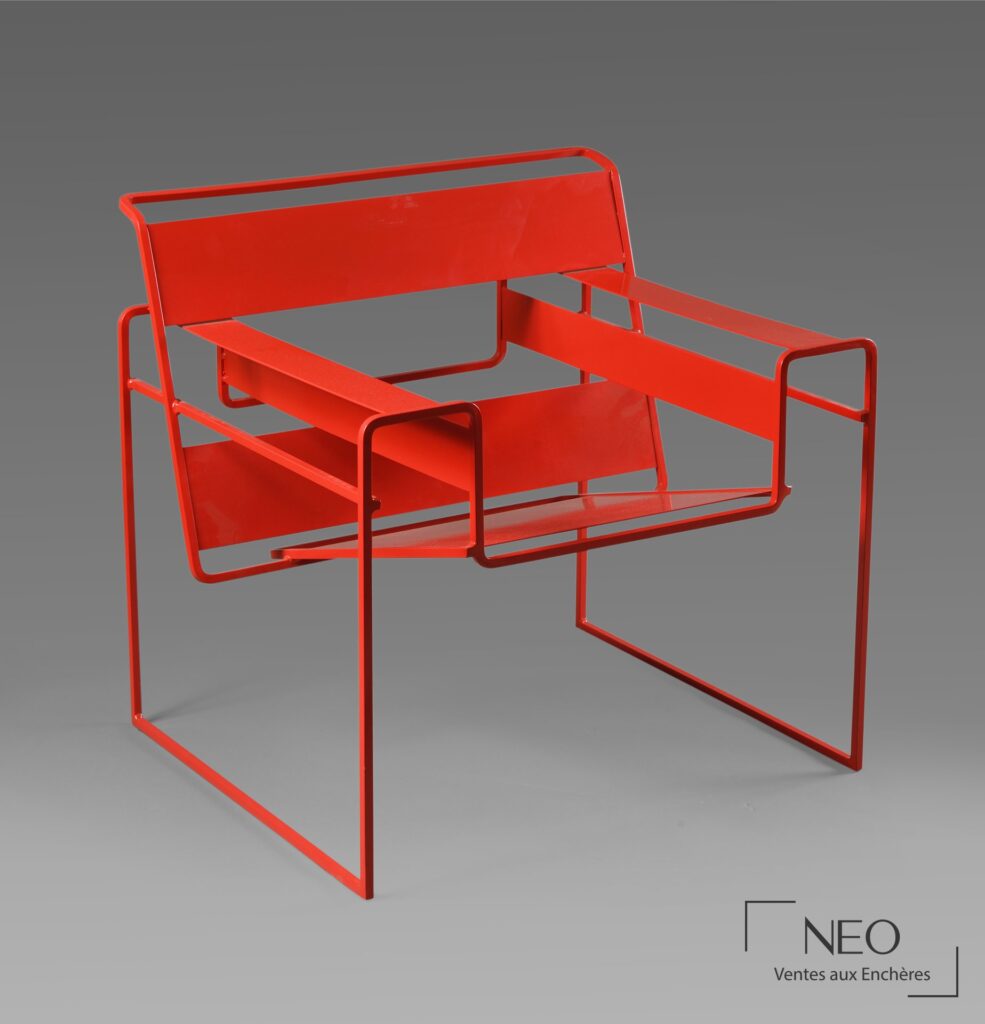 Fauteuil rouge en métal laqué