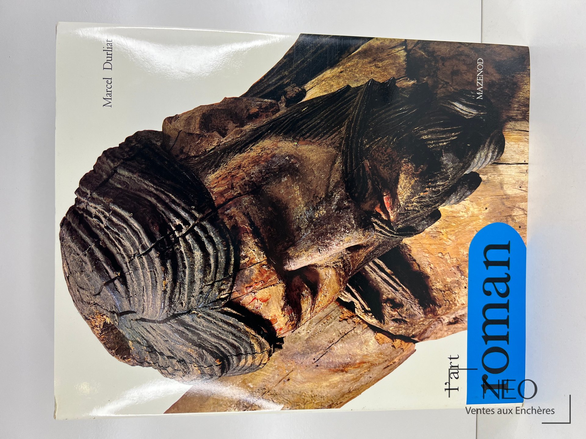 Couverture illustrée du livre L'art Roman de Marcel Durliat
