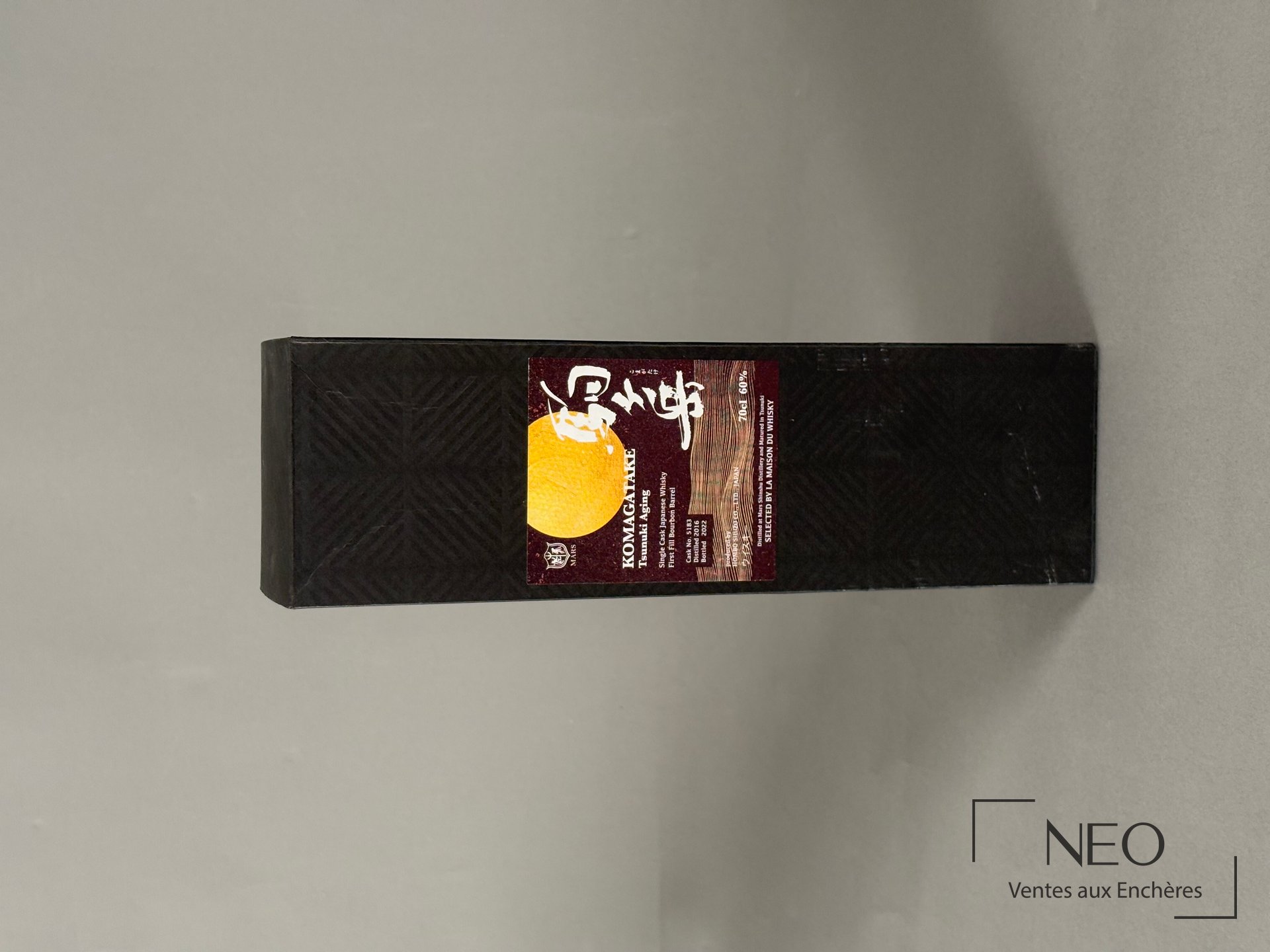 Étui noir de whisky Mars Komagatake Tsunuki Aging avec étiquette centrale