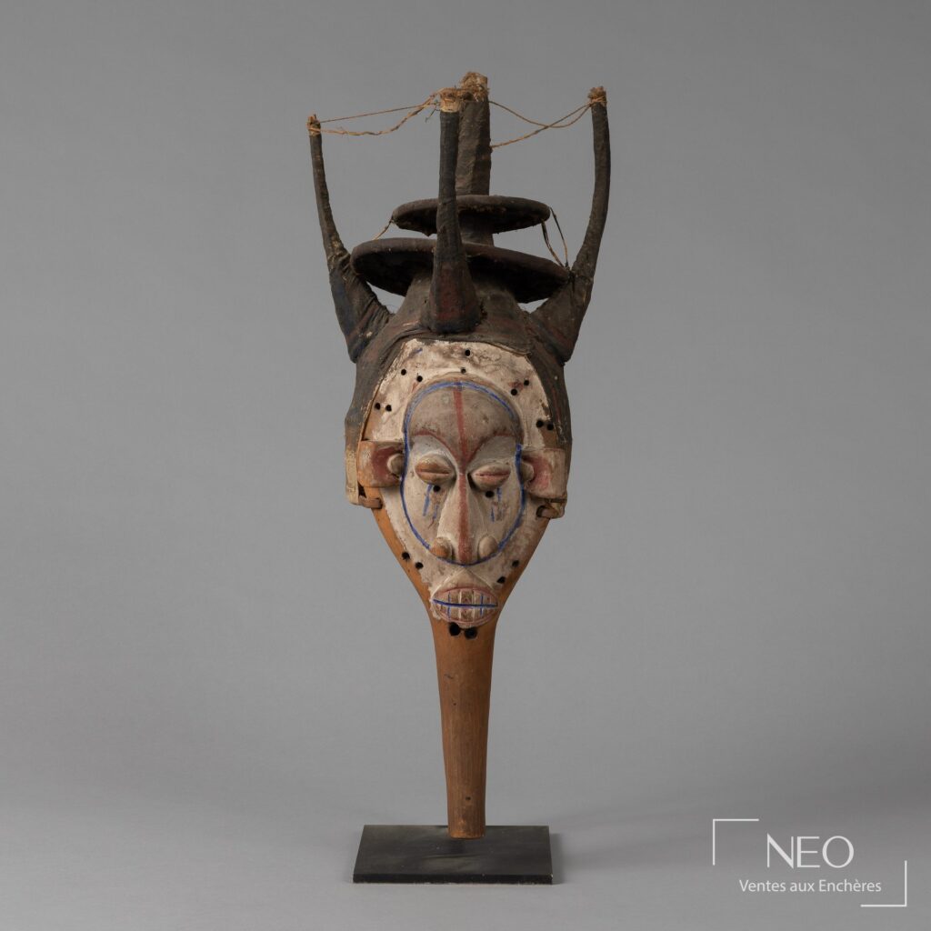 Masque Yaka en bois et fibre