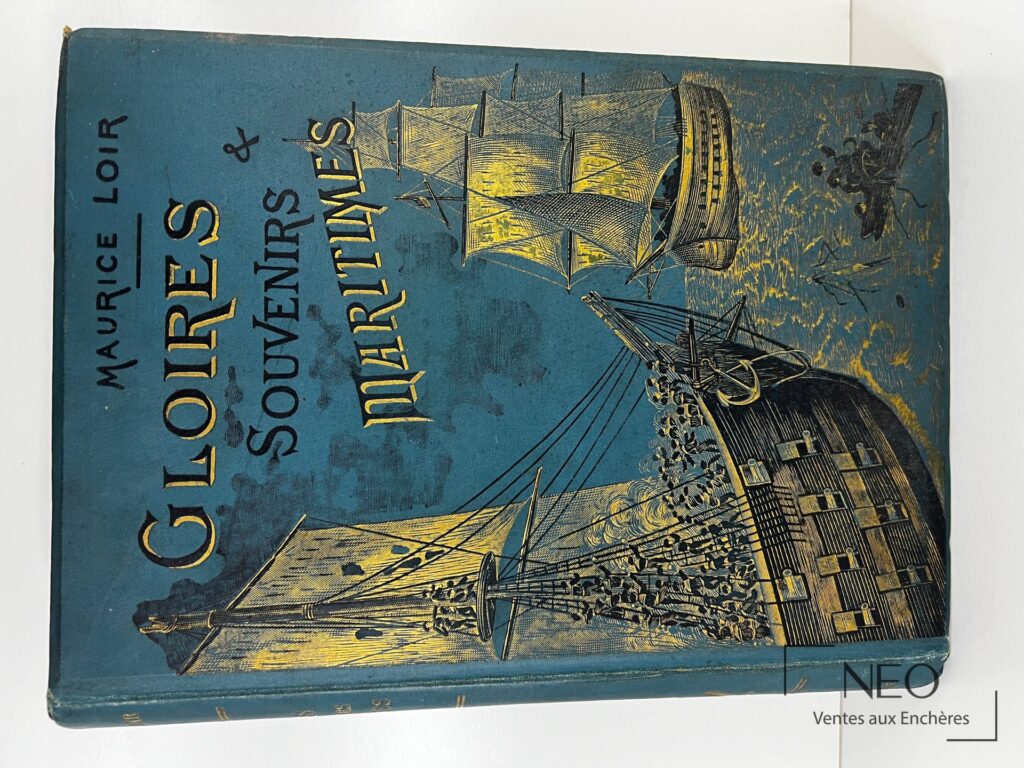 Couverture bleue illustrée d'un navire en mer