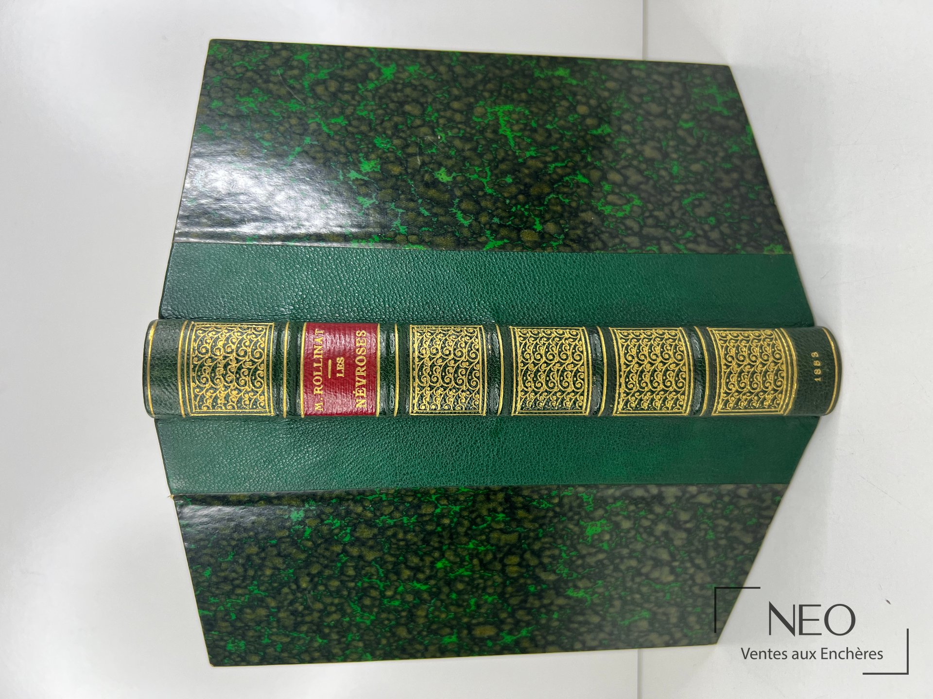 Livre relié vert et marbré