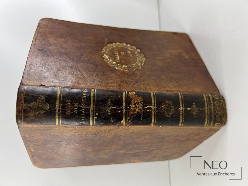 Livre ancien relié en pleine basane