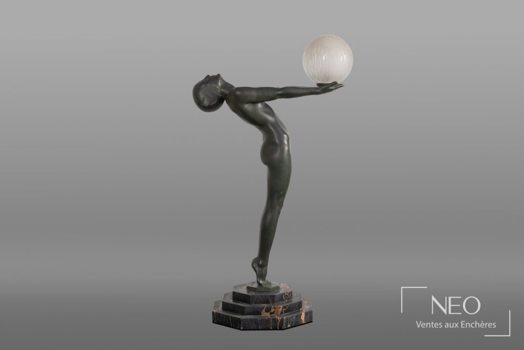 Sculpture de Max Le Verrier sur socle en marbre portor