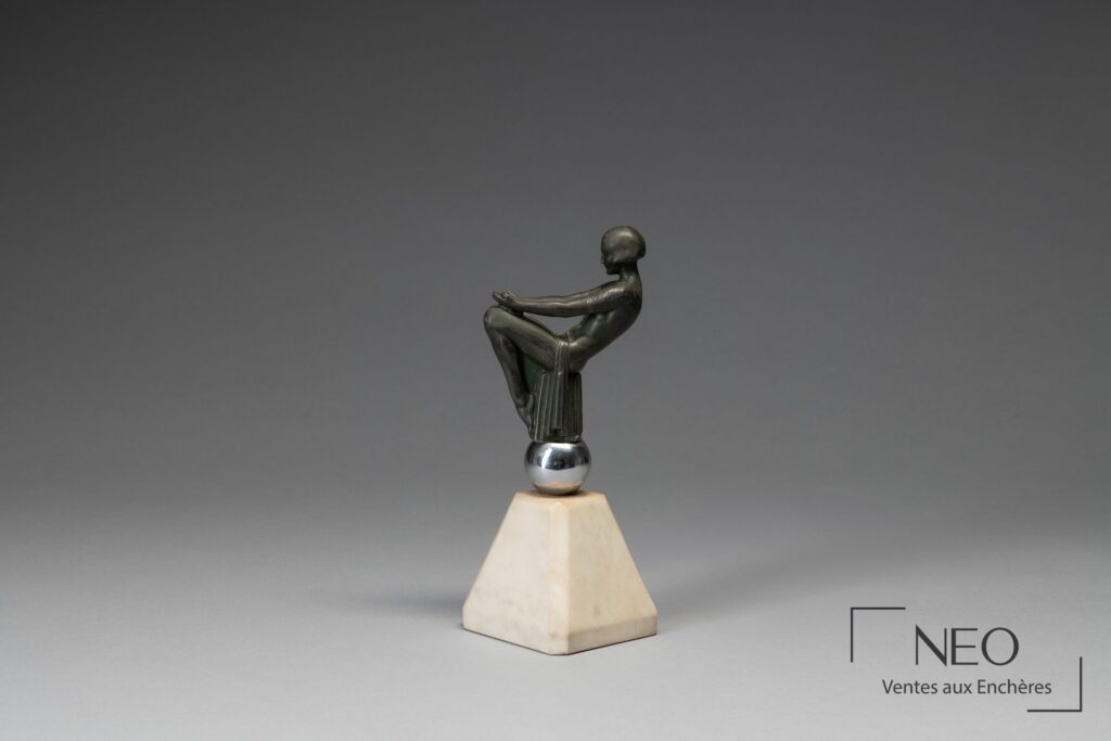 Sculpture Songe de Max Le Verrier sur socle blanc