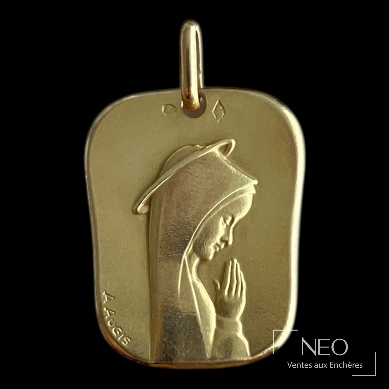 Médaille A. Augis en or jaune avec la Vierge de profil sur fond noir