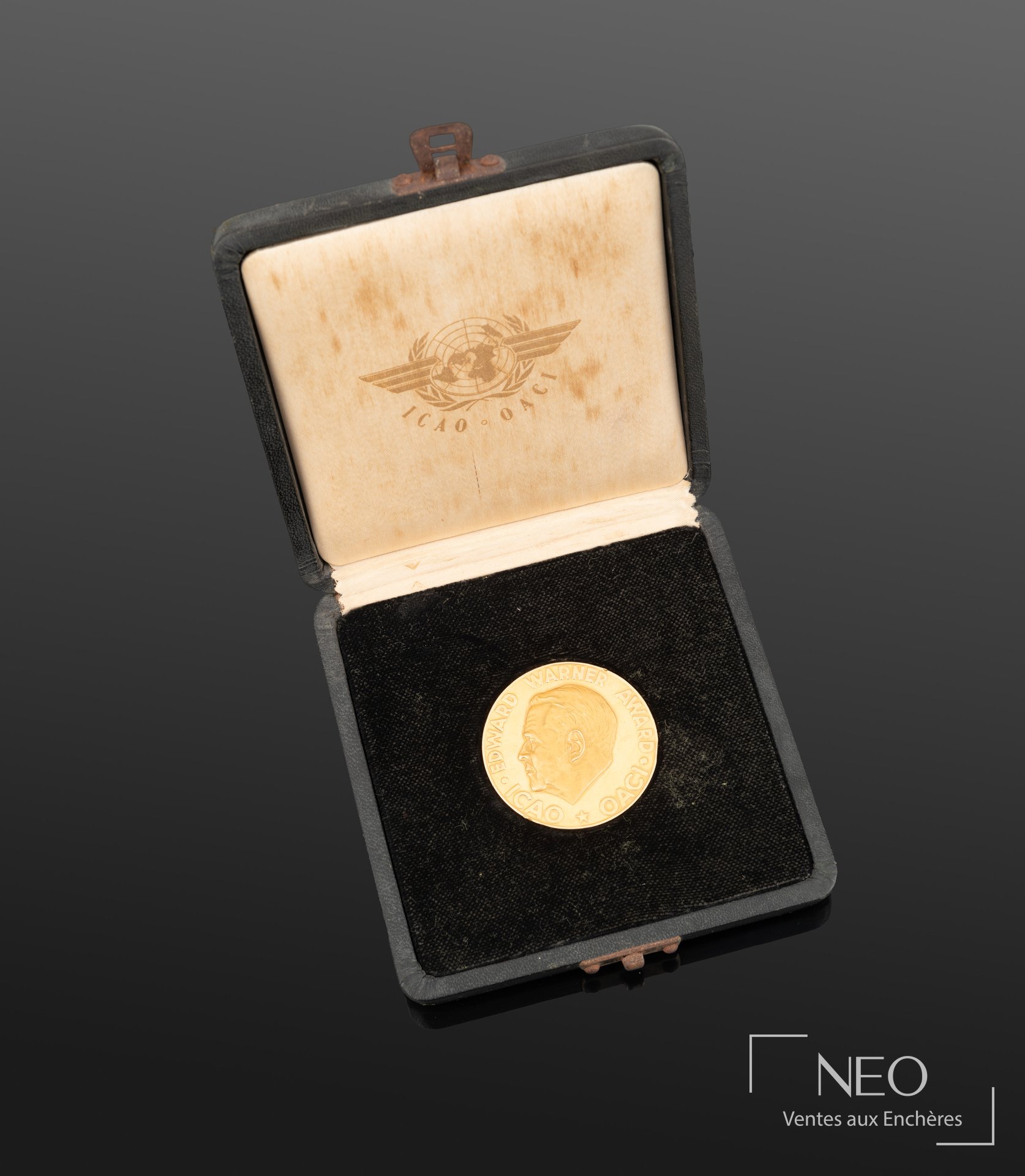 Médaille Edward Warner en or jaune 22 carats, dans son coffret d’origine