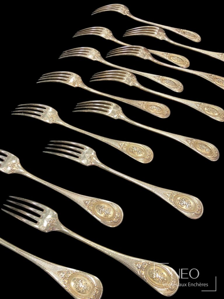 Ensemble de fourchettes en vermeil à décor guilloché et monogramme au terminus du manche