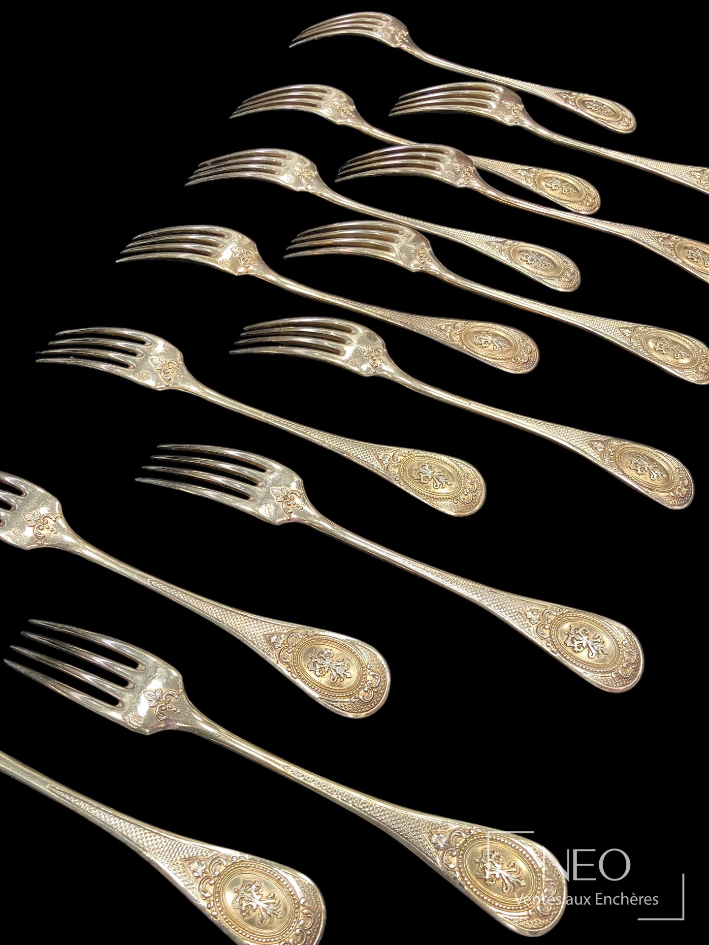 Ensemble de fourchettes en vermeil à décor guilloché et monogramme au terminus du manche