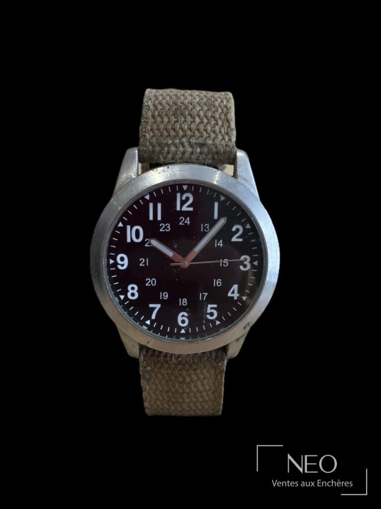 Montre bracelet Military Watch US ARMY au cadran noir et bracelet en tissu beige