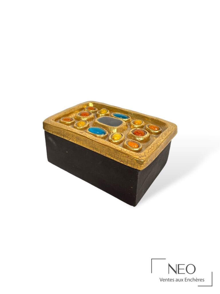 Coffret rectangulaire en céramique émaillée polychrome et bois noirci