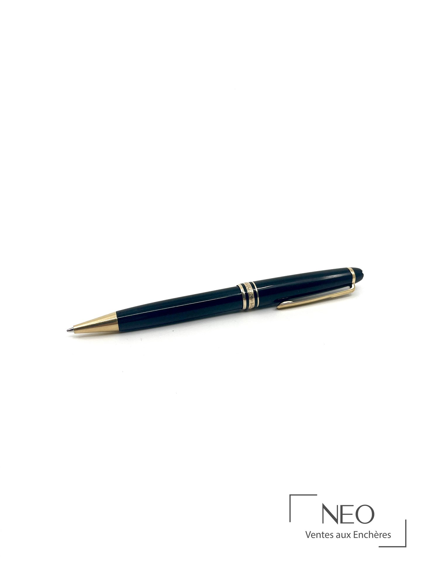 Stylo bille Montblanc Meisterstück en résine noire et métal doré