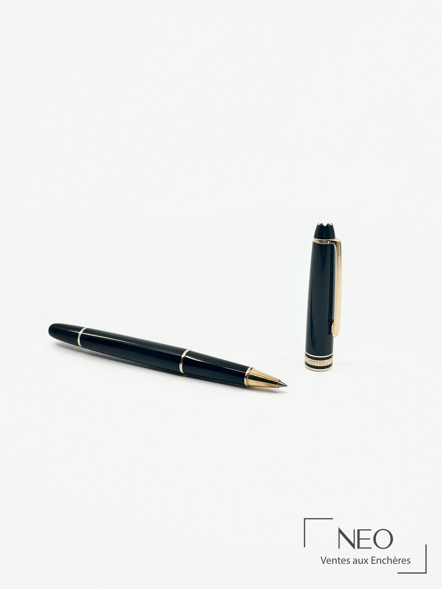 Stylo bille Montblanc Meisterstück en résine noire et métal doré