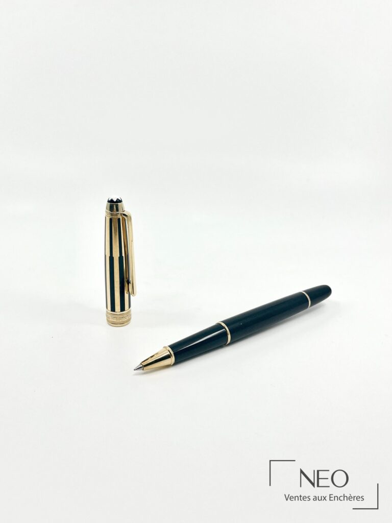 Stylo bille Montblanc Meisterstück en résine noire avec capuchon en métal doré