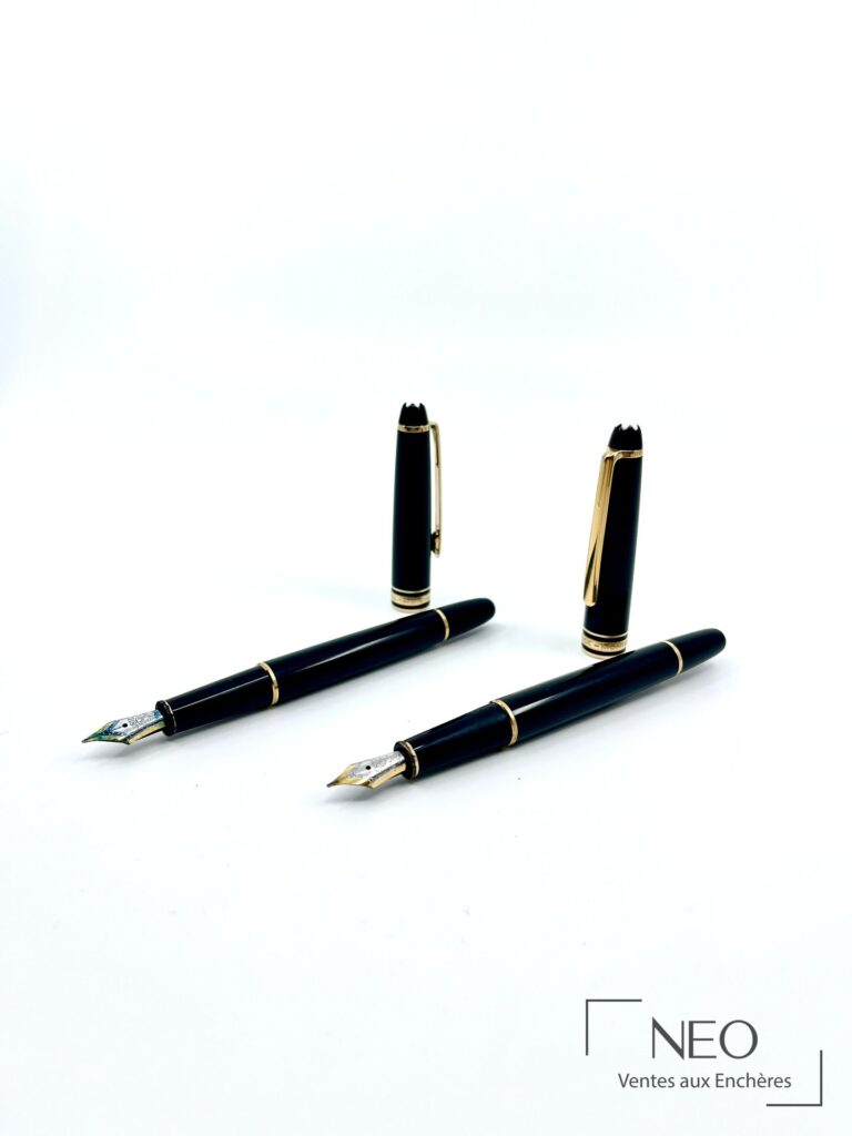 Lot de deux stylos plume Montblanc Meisterstück en résine noire et métal doré