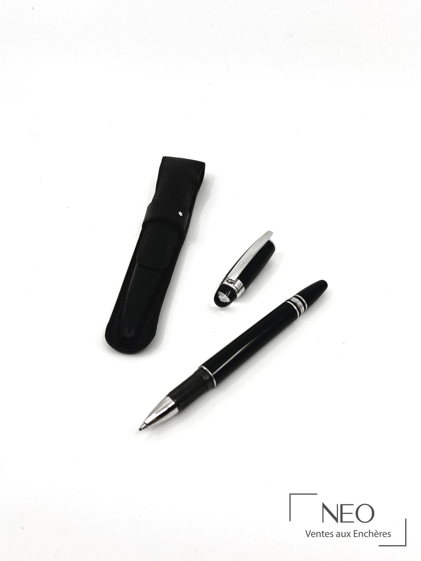 Stylo bille Montblanc Starwalker avec son étui noir