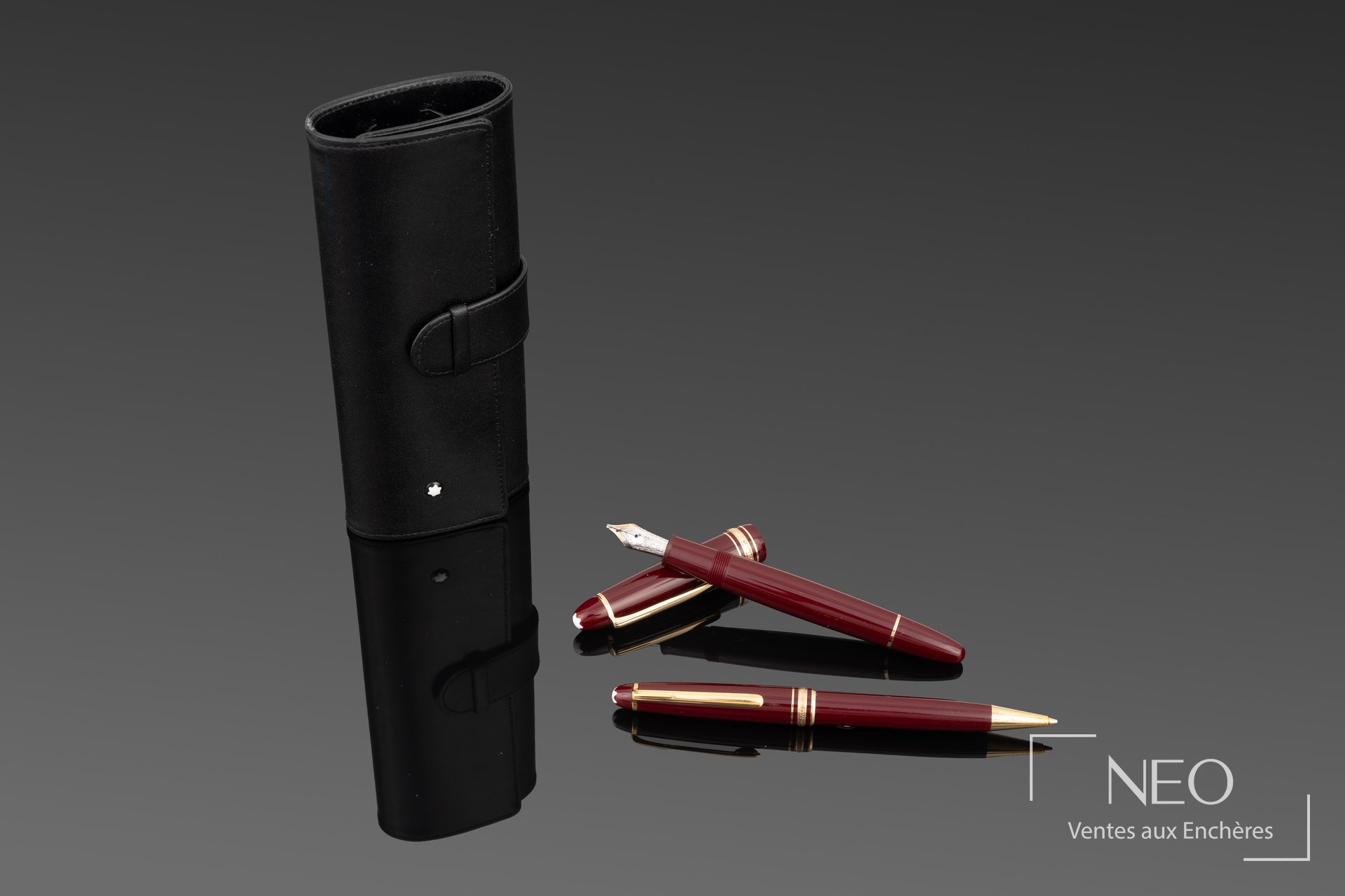 Stylo plume et stylo bille Montblanc avec étui de voyage en cuir noir