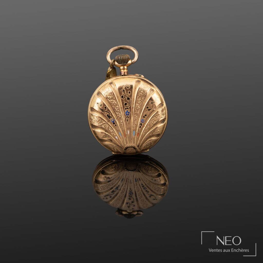 Montre à gousset en or jaune 18K avec couvercle avant émaillé et décor polychrome