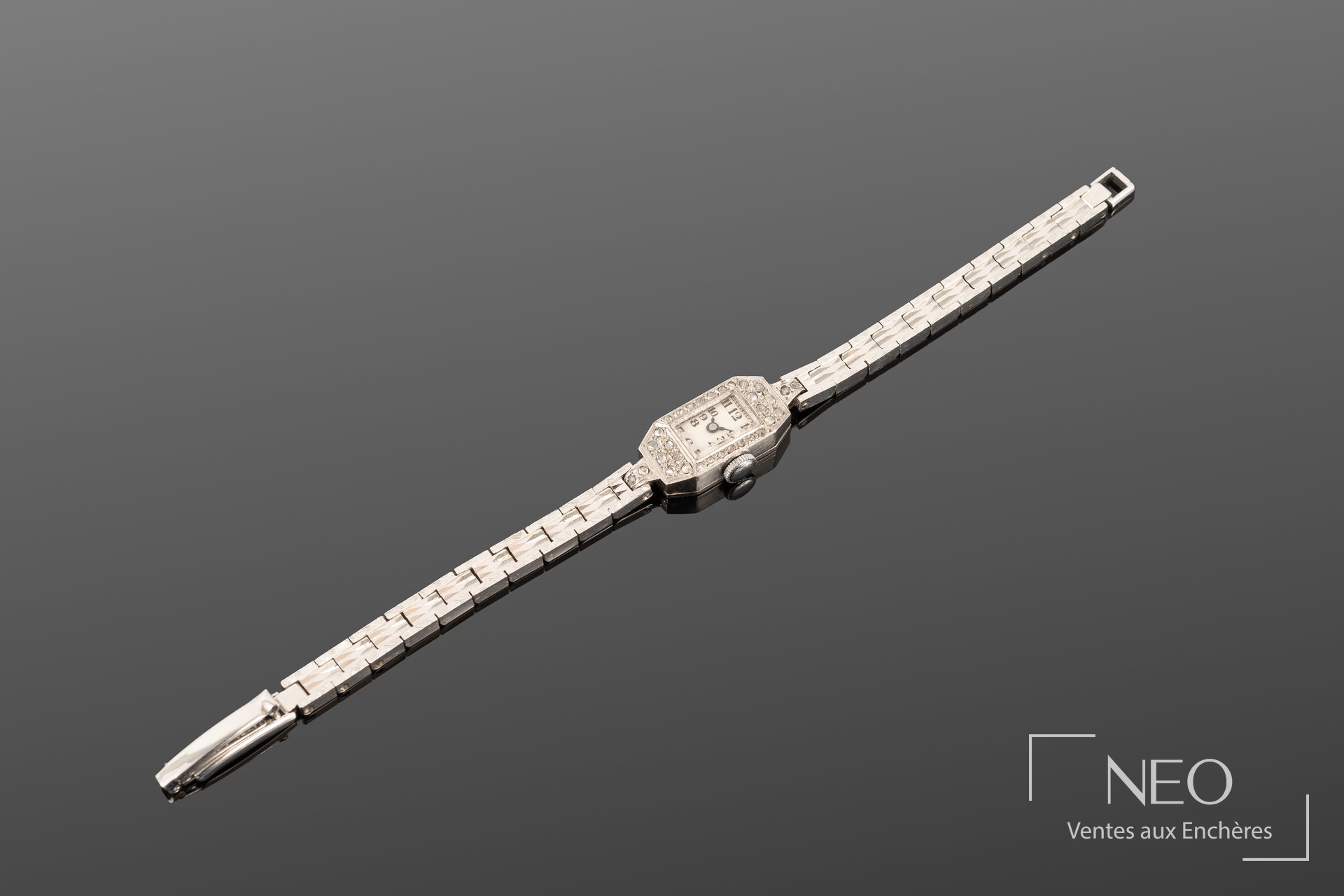 Montre bracelet cocktail en or gris 9 carats sertie de brillants