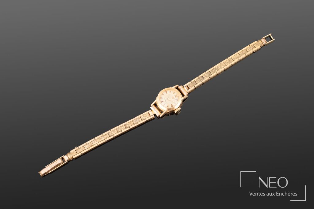 Montre bracelet Cyma en or jaune