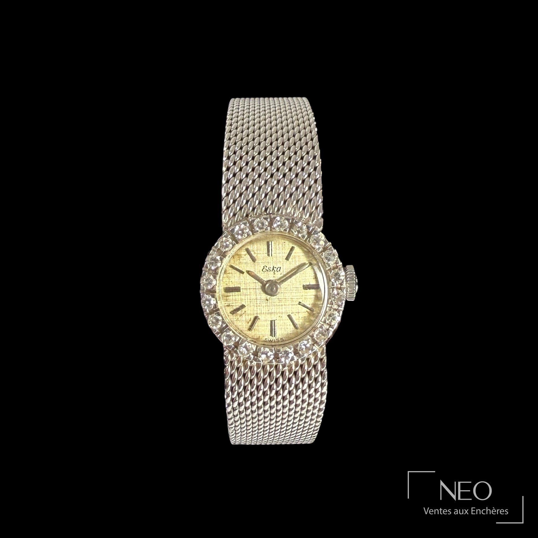 Montre bracelet Eska en or gris avec cadran beige et entourage de diamants