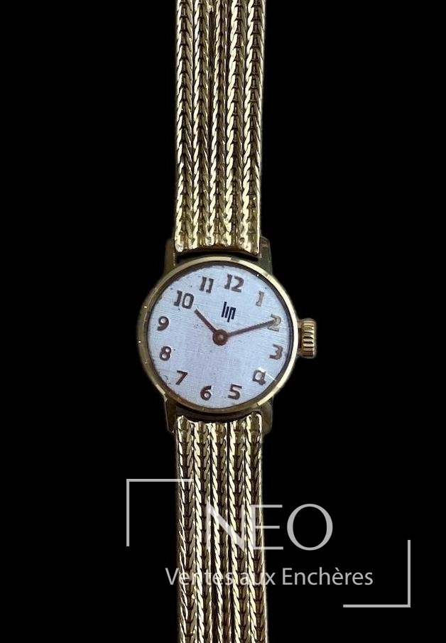 Montre-bracelet LIP en or jaune avec cadran rond à fond beige et bracelet souple