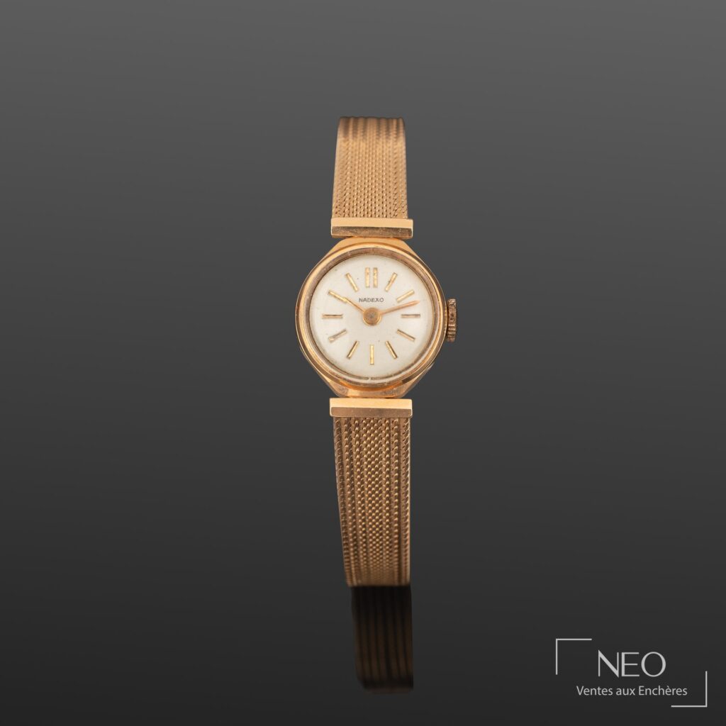 Montre bracelet NADEXO en or jaune avec cadran rond clair et bracelet maille serpent