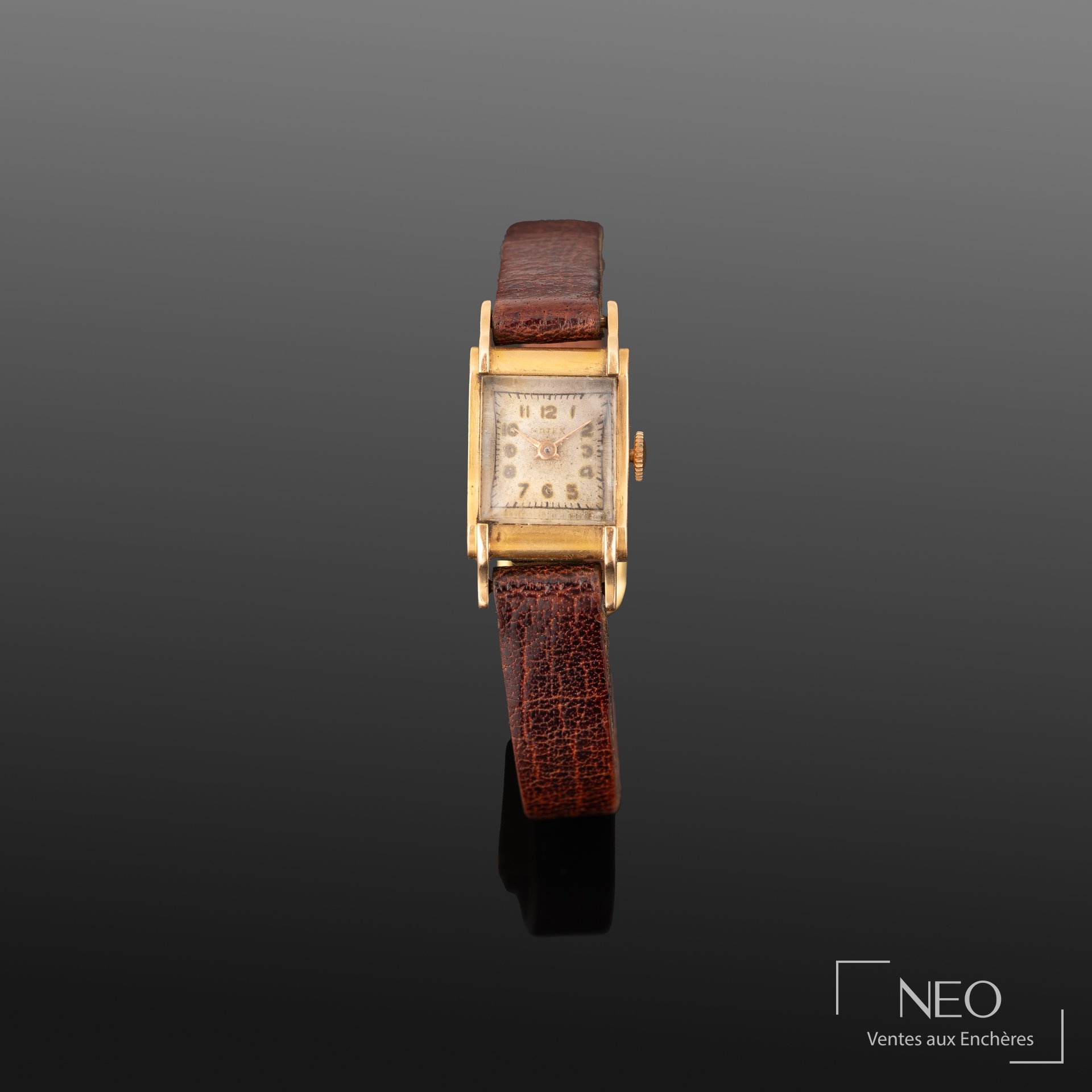 Montre-bracelet rectangulaire en or jaune 18K, cadran gris