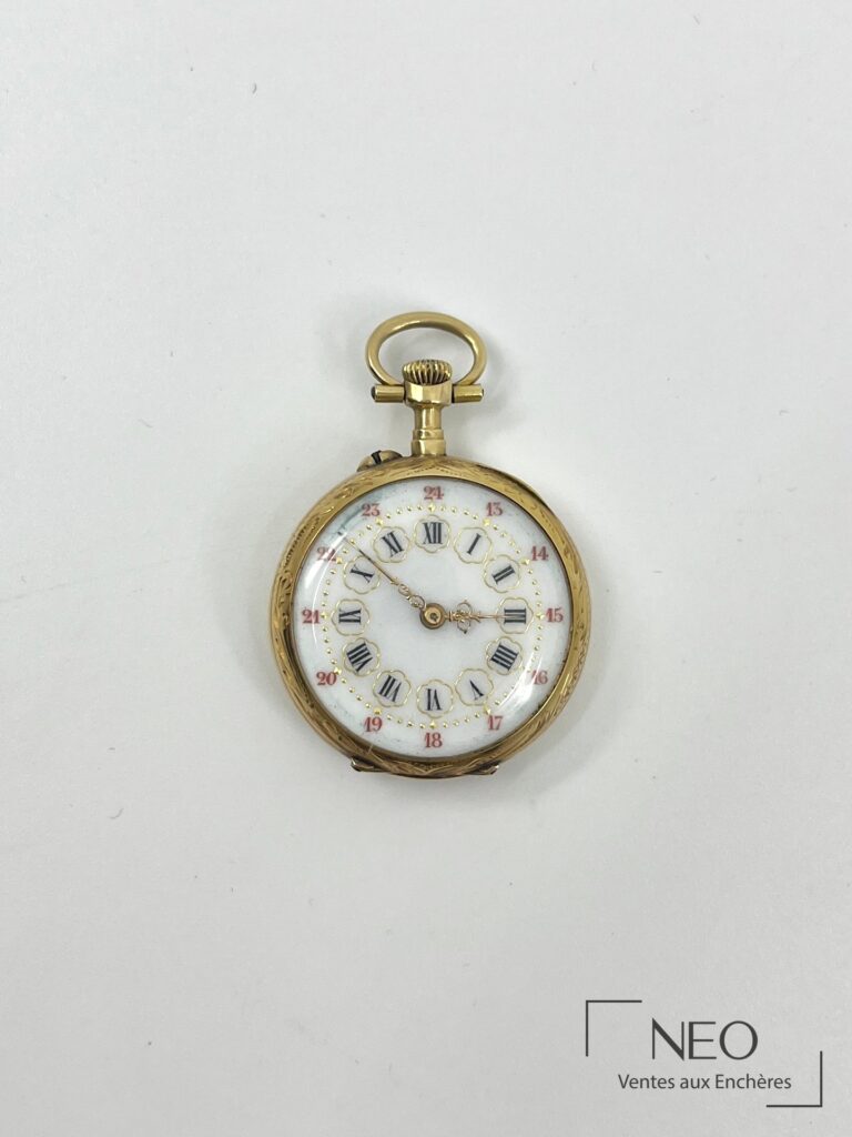 Montre de col en or jaune avec cadran émaillé à chiffres romains et arabes