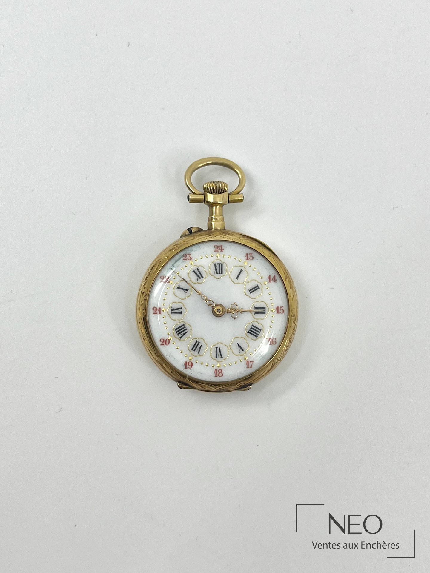 Montre de col en or jaune 18 carats, cadran émaillé, XIXe siècle