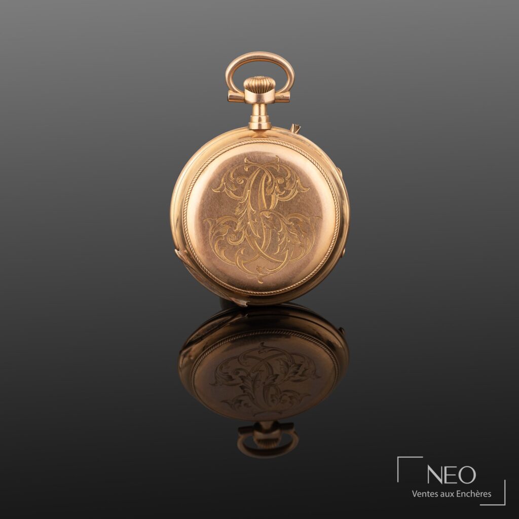 Dos d'une montre de col en or jaune 18K