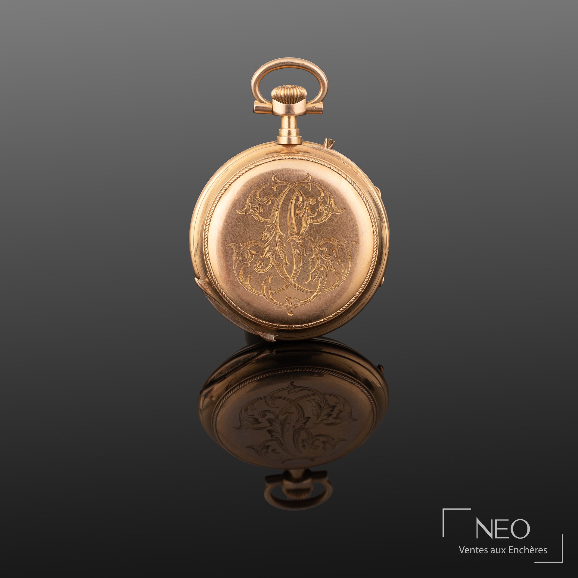 Montre de col en or jaune 18K