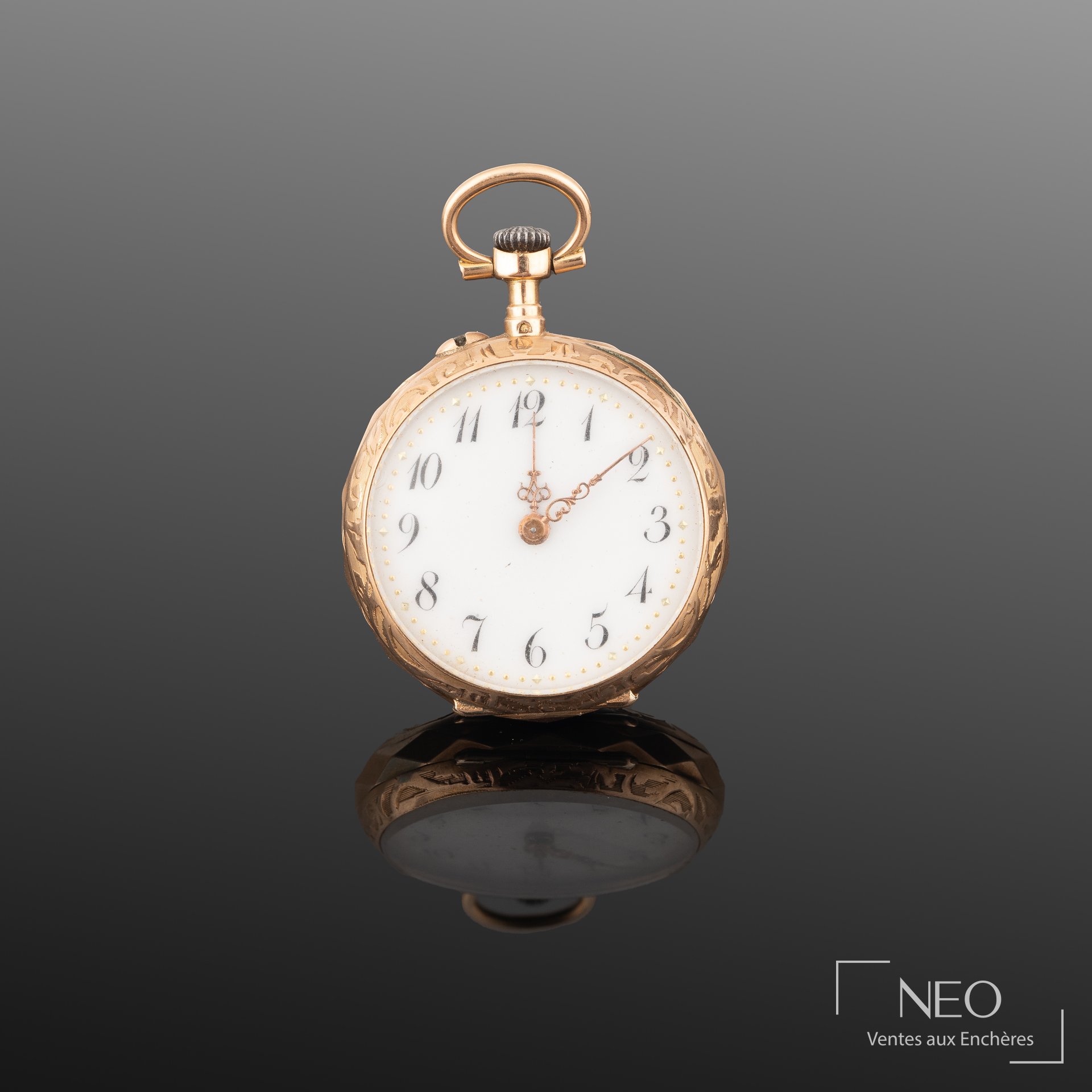 Montre de col en or rose 18K, cadran émaillé blanc, mouvement mécanique
