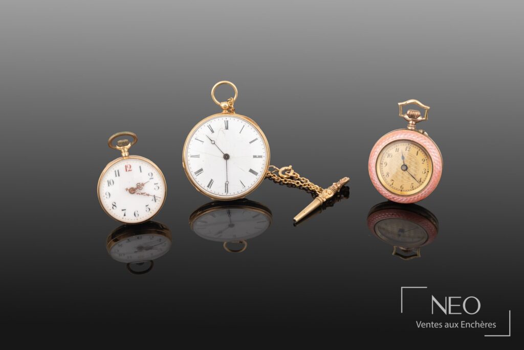 Trois montres à gousset présentées de face