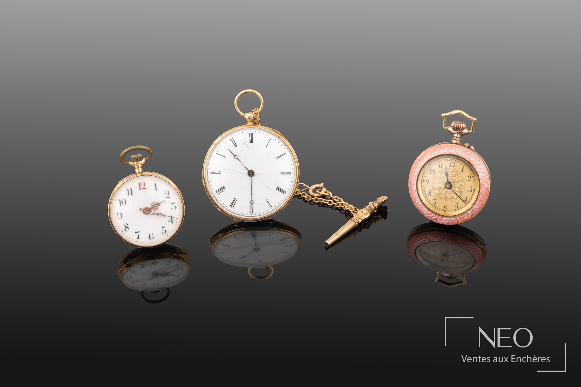 Trois montres à gousset présentées de face