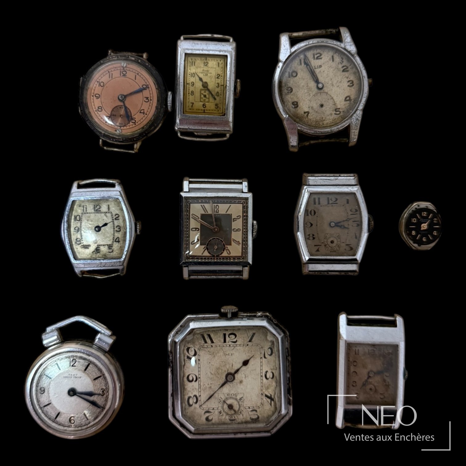 Lot de neuf montres diverses présentées sur fond noir