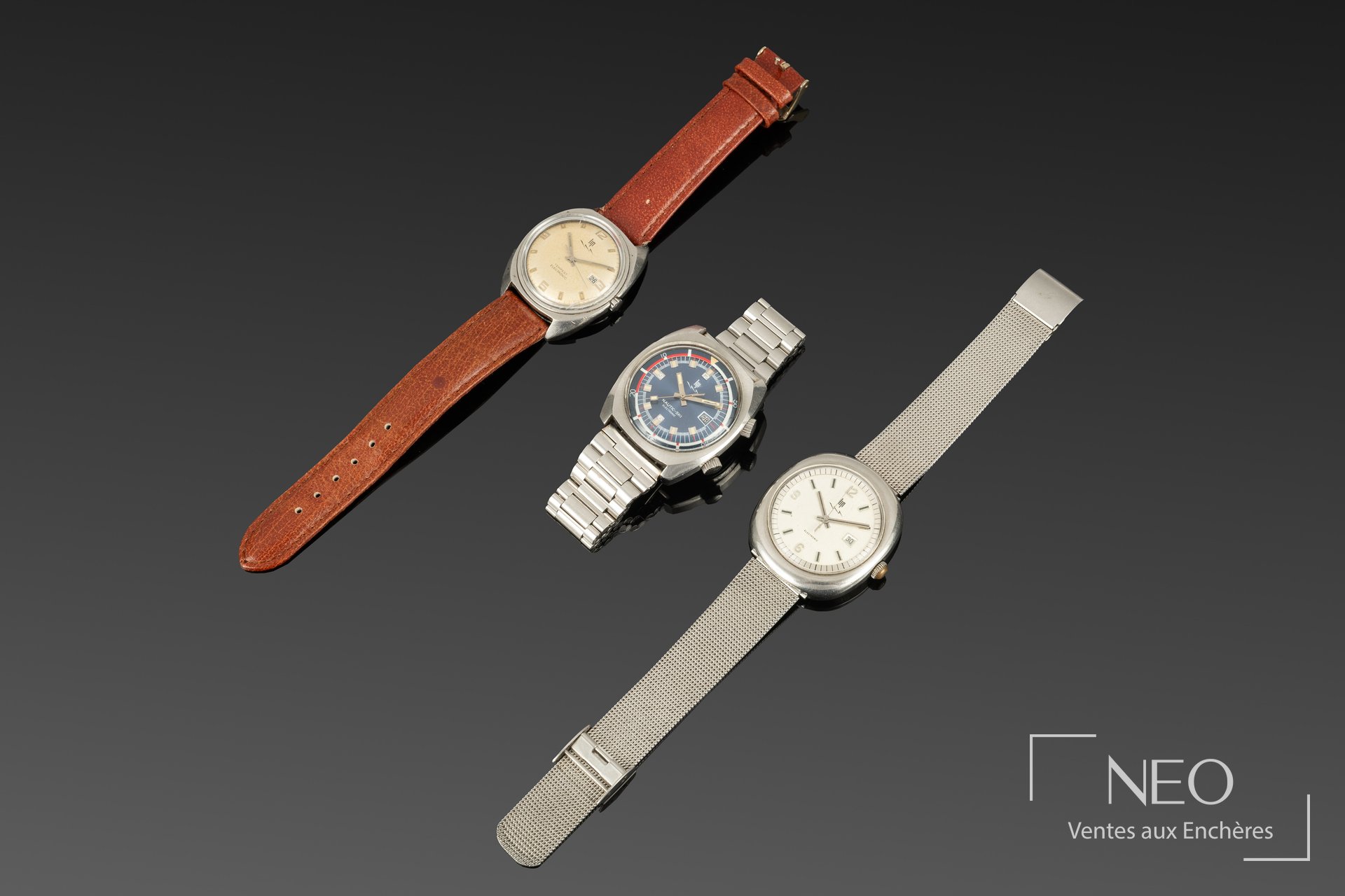 Lot de trois montres Lip vues de face sur fond noir