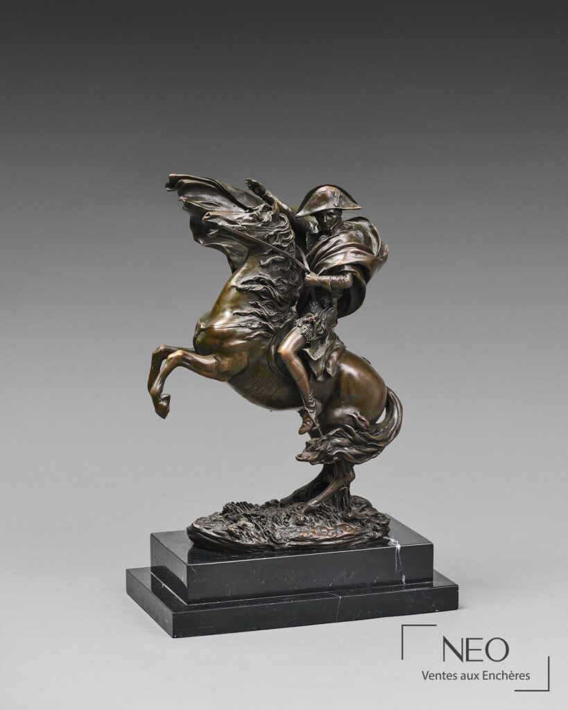 Napoléon Bonaparte à cheval en bronze sur socle en marbre noir