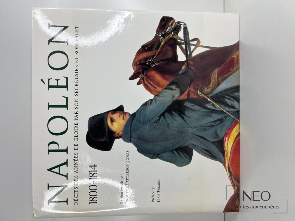 Couverture illustrée du livre Napoléon avec le titre en grandes lettres vertes