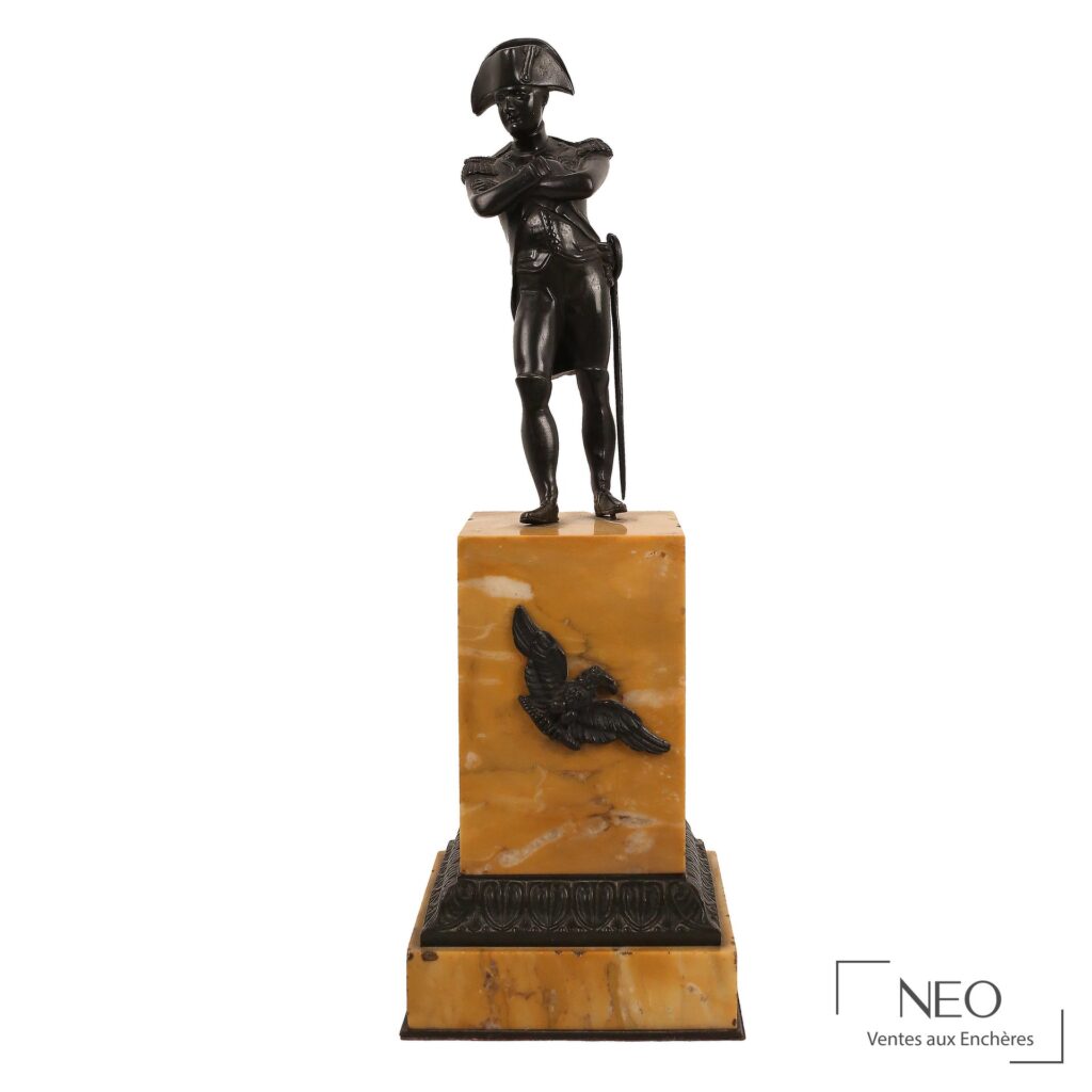 Sculpture de Napoléon Ier en bronze patiné sur socle en marbre de Sienne
