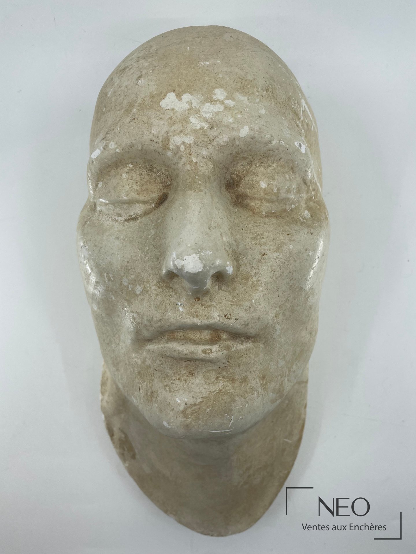 Masque mortuaire en plâtre patiné représentant le visage de Napoléon Ier