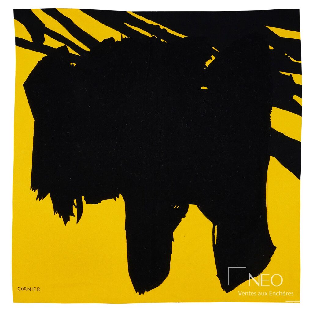 Tapis en feutre noir sur fond jaune